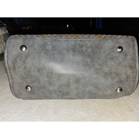 26 Basketweave leather crossbody/tote by Shiraleah Chicago - Picture 4 of 5